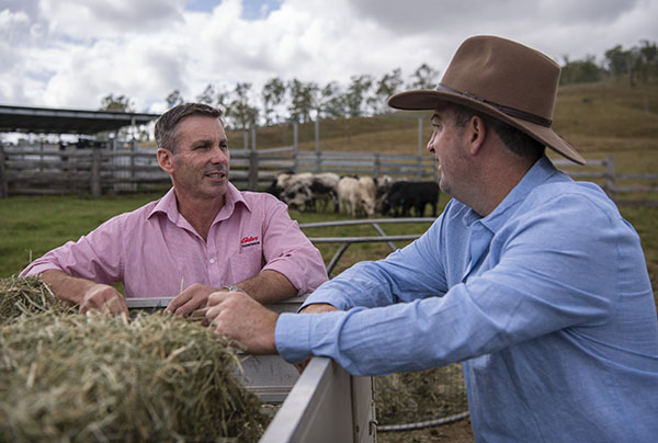 insurance_agent_with_farmer_client