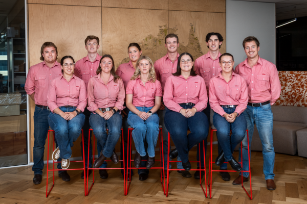 grad_agronomists_in_pink_shirts